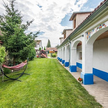 Malovany Dvorecek Dolni Dunajovice Luaran gambar