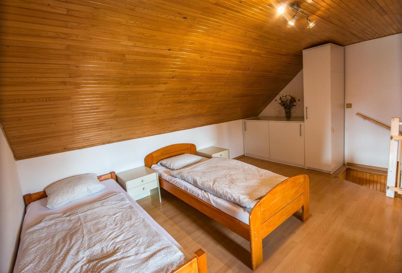 Malovany Dvorecek Dolni Dunajovice Luaran gambar