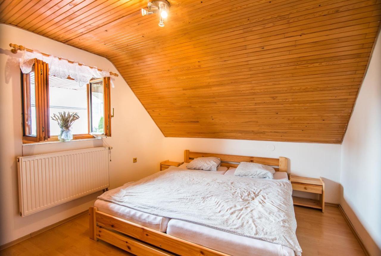 Malovany Dvorecek Dolni Dunajovice Luaran gambar