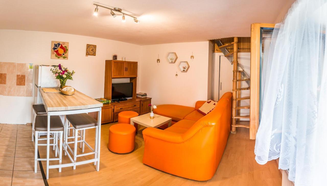 Malovany Dvorecek Dolni Dunajovice Luaran gambar